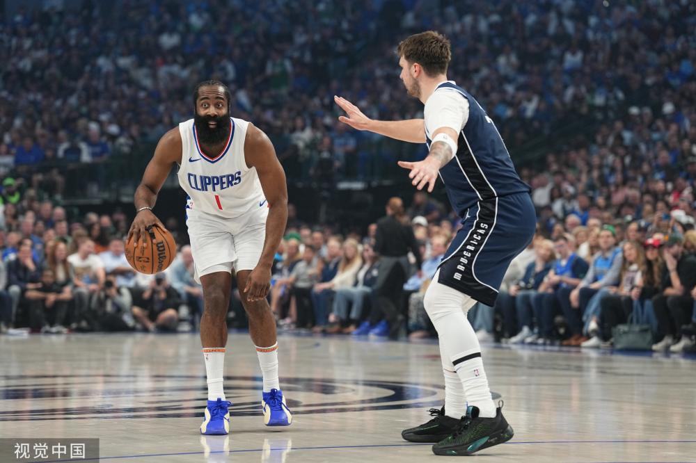 在攻守两端 在攻守两端